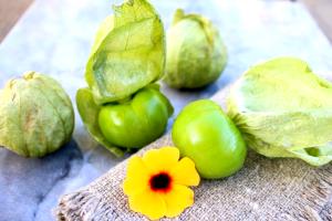 1/2 Cup Chopped Or Diced Tomatillos