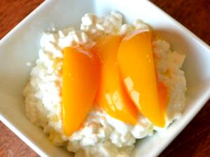 1/2 Cup Cottage Cheese, 1% Mf With Peaches
