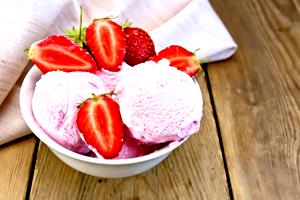 1/2 Cup Fresh Strawberry Frozen Yogurt