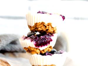 1/2 Cup Frozen Yogurt, Berry Granola Crunch