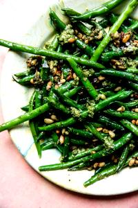 1/2 Cup Green Beans With Pesto & Pine Nuts