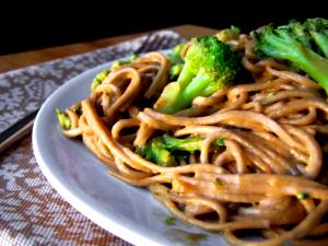 1/2 cup Mandarin Noodles with Broccoli