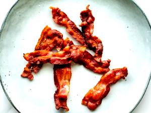 1/2 cup prepared (4 oz) Bacon & Cheddar Chipotle Flavored Mashed Potatoes