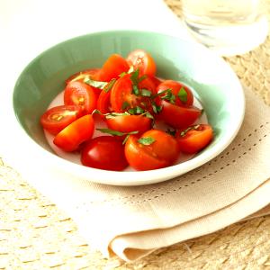1/2 cup Tomatoes with Basil Leaf