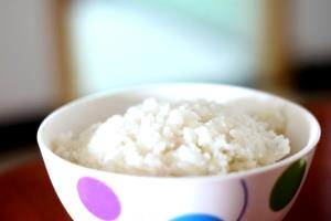 1/2 cup unprepaired 3/4 cup prepaired (44 grams) Instant Rice