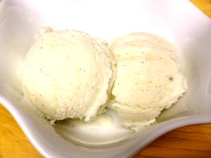 1/2 cup Vanilla & Chocolate Ice Cream