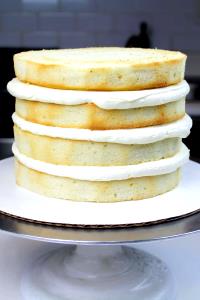 1 2-layer Cake Serving (8" Or 9" Dia, 4" High) White Cake Mix with Icing (Egg Whites and Water Added)