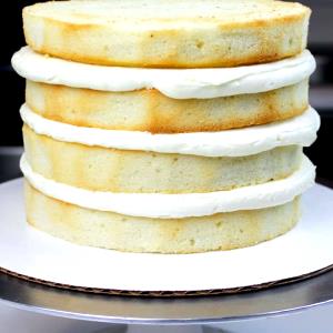 1 2-layer Cake Serving (8" Or 9" Dia, 4" High) White Cake Pudding Mix with Icing (Oil, Egg Whites, and Water Added)