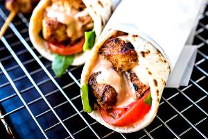 1/2 package wrap plus sauce (175 g) Greek Style Chicken Flatbread Wrap