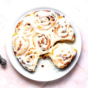 1/2 Piece Cinnamon Roll With Frosting