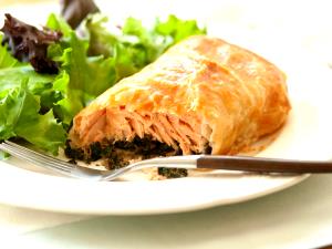 1/2 portion (124 g) Salmon Wellington