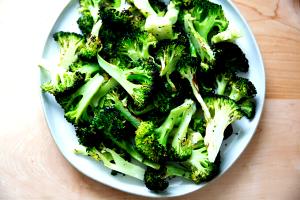1/2 Portion Walleye Half Portion Wood-Grilled Or Broiled, With Broccoli