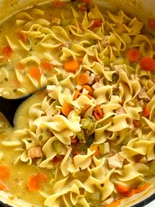 1/2 pouch (206 g) Chicken Broth with Noodles & Dumplings