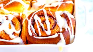 1/2 roll (60 g) Cinnamon Roll