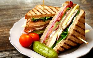 1/2 sandwich Club Sandwich