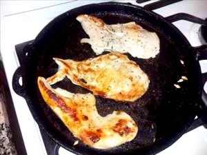 1/2 Small (yield After Cooking, Bone And Skin Removed) Chicken Breast (Skin Not Eaten)