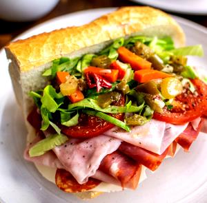 1/2 sub (161.5 g) Italian Sub