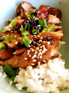 1/2 tray (198 g) Marinated Chicken over Jasmine Rice