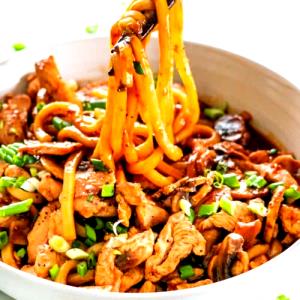 1/2 tray (205 g) Chicken Udon Noodle Stir Fry