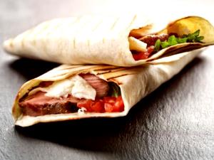 1/2 wrap (120 g) Tri Tip Wrap
