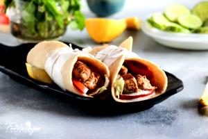 1/2 wrap (412 g) Spicy Chicken Pita Wrap (Half)