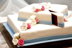 1/24 slice (154 g) DQ Sheet Cake
