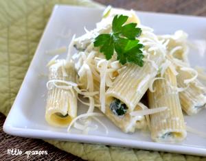 1/3 bag (227 g) Spinach Stuffed Rigatoni