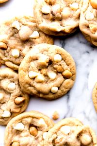 1 3" cookie Macadamia Nut with White Chocolate Chips Cookie