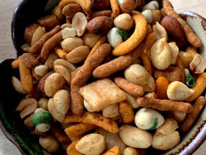 1/3 cup (26.3 g) Spicy Pub Mix