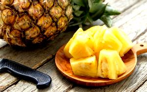 1/3 cup (40 g) Pineapple