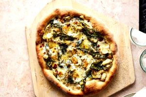 1/3 pizza (130 g) Spinach and Artichoke Pizza