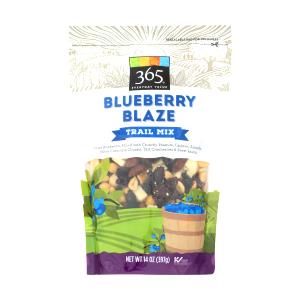 1/4 cup (28 g) Blueberry Blaze Trail Mix