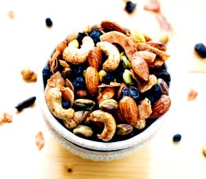 1/4 cup (29 g) Maple Cinnamon Raisin Trail Mix