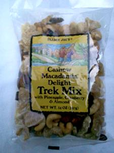 1/4 cup (30 g) Cashew Macadamia Delight Trek Mix