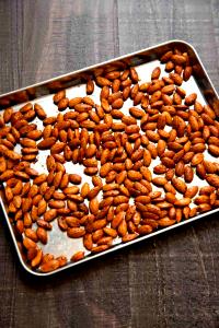 1/4 cup (30 g) Glazed Honey Cinnamon Almonds
