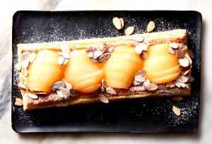 1/4 cup (30 g) Pear Praline Crunch