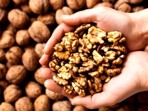 1/4 cup (30 g) Raw Red Walnut Halves & Pieces