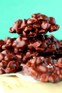 1/4 cup (30 g) Salty Chocolate Clusters