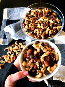 1/4 cup (30 g) Trail Mix Nut & Dried Fruit Blend