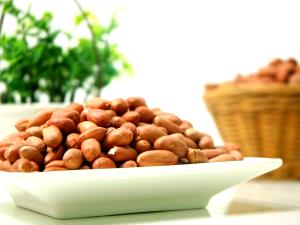 1/4 cup (34 g) Peanuts