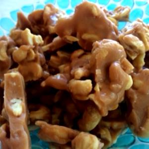 1/4 cup (35 g) Butter Crunch Cashews