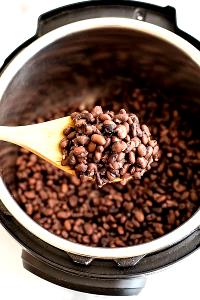 1/4 cup (35 g) Instant Black Beans