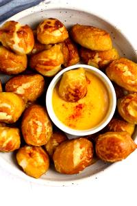 1/4 cup (40 g) Pretzel Bites