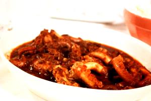 1/4 cup (55 g) Octopus in Hot Sauce