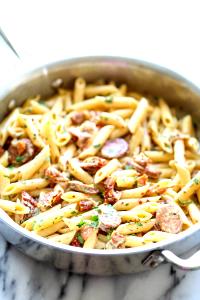 1/4 cup (59 g) Creamy Alfredo with Sun-Dried Tomatoes Pasta Sauce