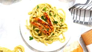 1/4 cup (60 g) Roasted Poblano Alfredo Pasta Sauce