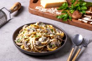 1/4 cup (61 g) Mushroom Alfredo Pasta Sauce
