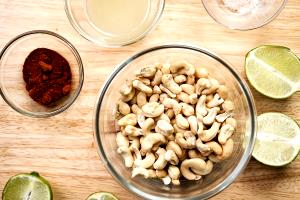 1/4 cup Chipotle Lime Cashews