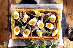 1/4 tart (57 g) Ham Caramelized Onion & Gruyere Tart