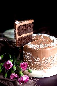 1/6 cake (104 g) Celebration Cake